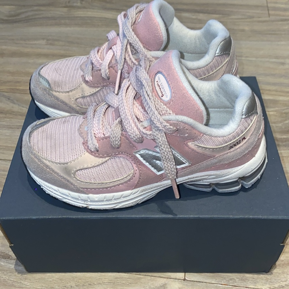 Pink Rose New Balance 2002